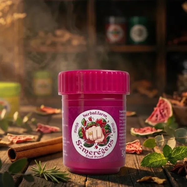 Szmeregens Fruit Punch na drewnianym stole z ziołami i arbuzem